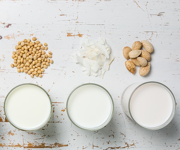 牛奶的替代选择-扁豆，椰子和杏仁